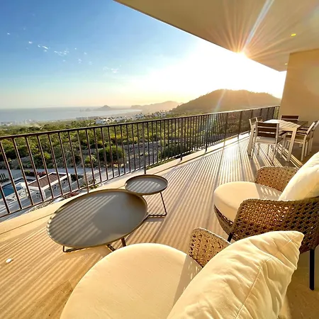 Exclusive Solaria Arch View Penthouse With Jacuzzi Apartment